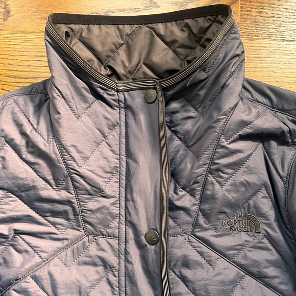 North Face navy lightweight puffer jacket - Picture 3 of 5